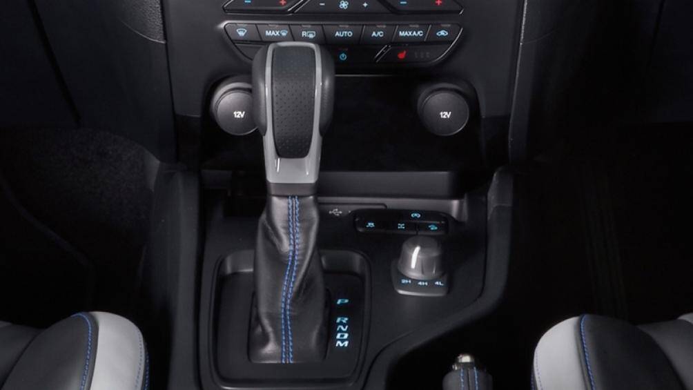 Tính năng gài cầu điện tử Shift-on-the-fly trên Ford Ranger